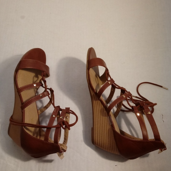 Covington String-Up Open Toe Shoes - Picture 4 of 7